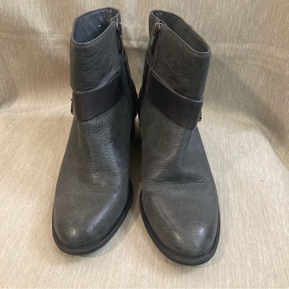 VINCE CAMUTO Sz 7.5 Grey Buckle  Stacked Heel Almond Toe Western Vibe Booties - Picture 2 of 14